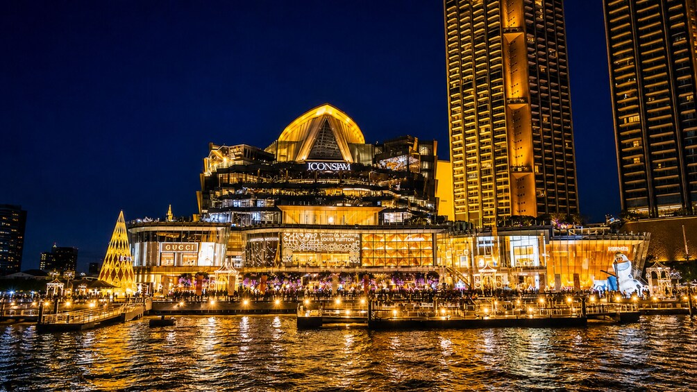 Bangkok: Chao Phraya River Dinner Cruise 5