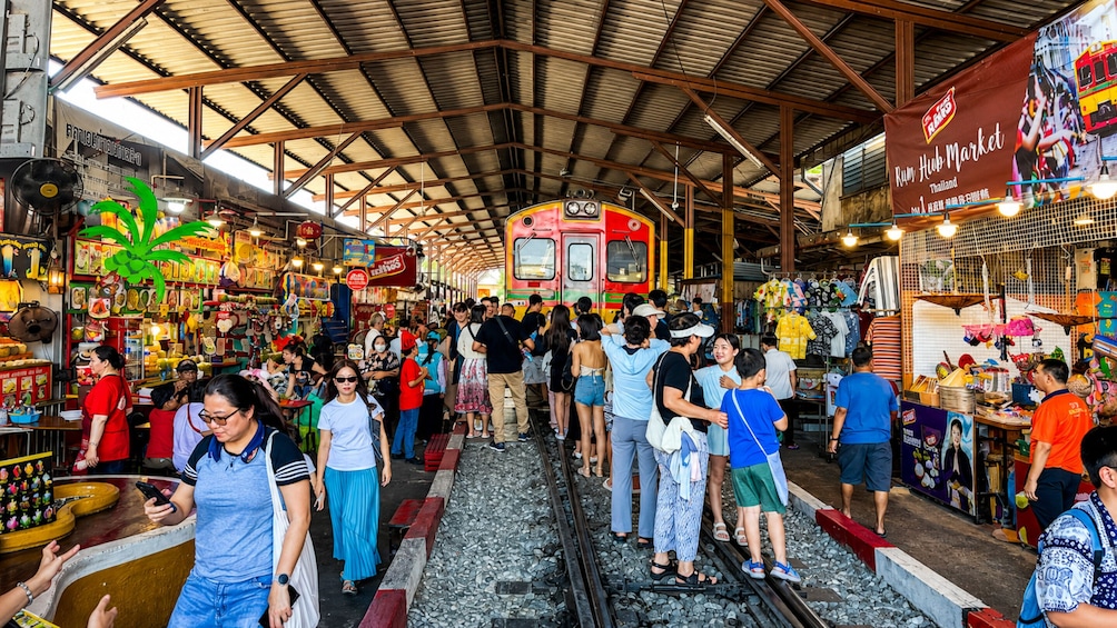 Damnoen Saduak Floating Market & Meaklong Railway Market 5