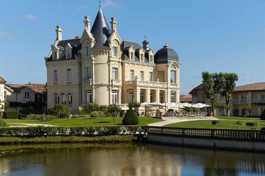 Visit prestigious Bordeaux châteaux selected for their history and wines 2