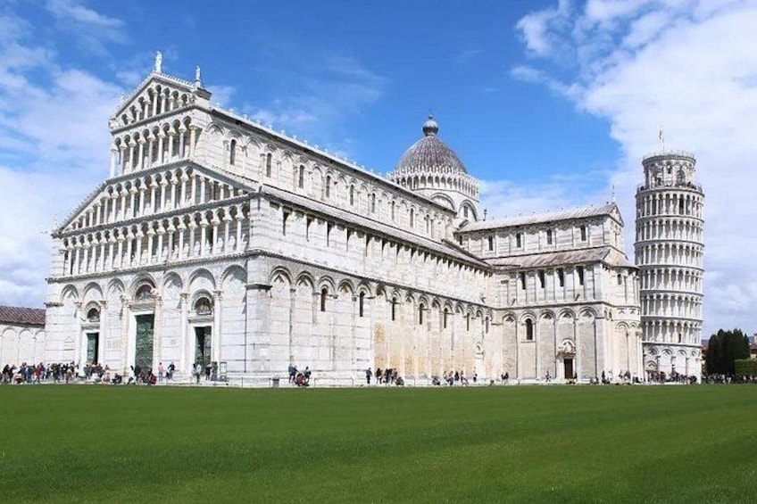 The Leaning Tower of Pisa, the Pisa Cathedral, and the surrounding grassy area. 2