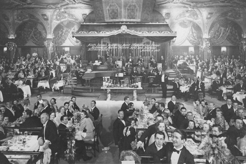 The Academy Awards Oscar Ceremony of 1937 with Walt Disney, Cecil B. Demille, Spencer Tracy and Henry Fonda. 3