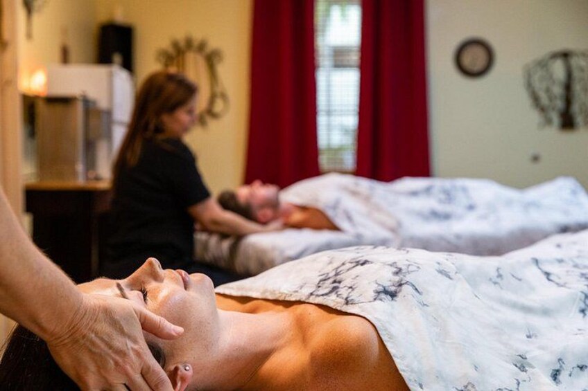 Candlelight Couples Massage 5