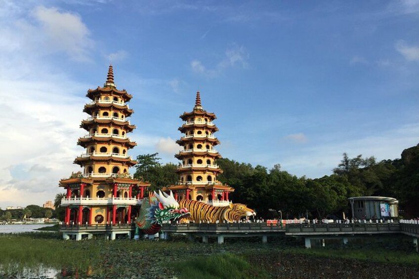 Two multi-tiered pagodas with a dragon sculpture in front. 4