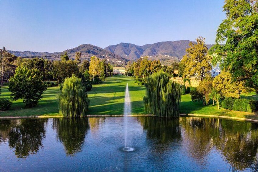 The park and 
Villa Reale by the lake - photo by Vincenzo Tambasco 1