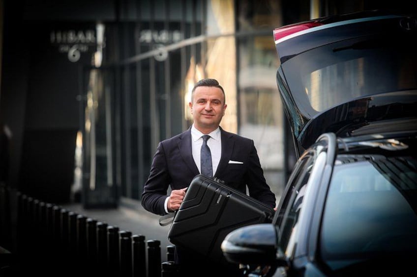 PrivateLuxury Customizable Sightseeing from Southampton to London 4