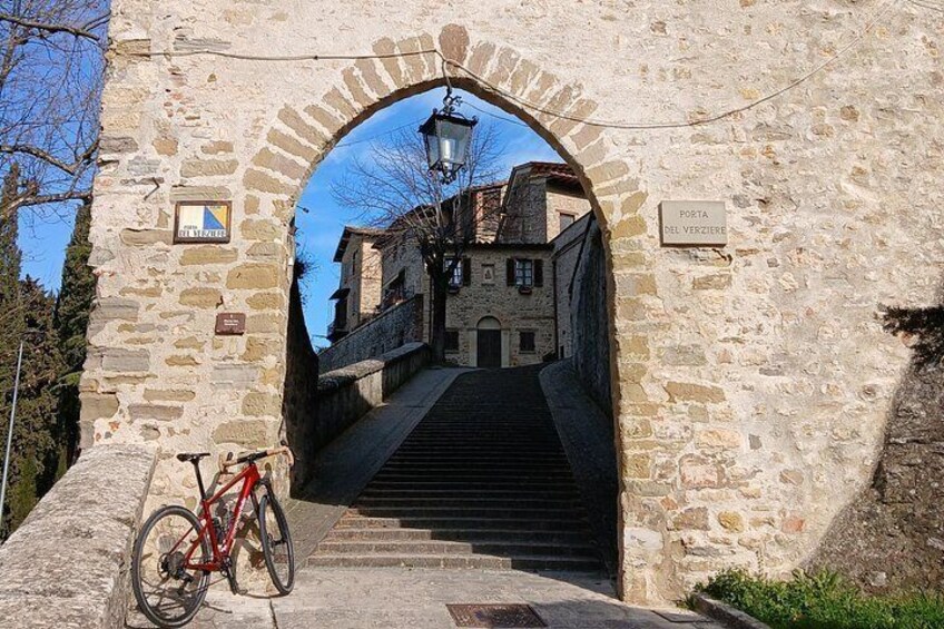 E-Bike tour in Montone with visit to the medieval village 2