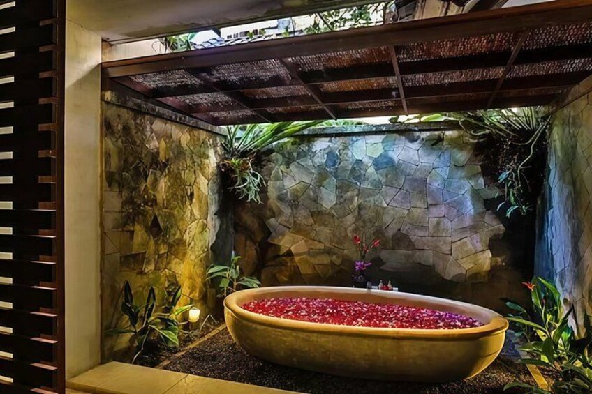 Ubud Luxury Balinese Spa Massage with Amidst Rice Fields 1