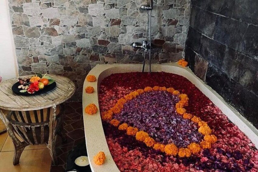 Ubud Luxury Balinese Spa Massage with Amidst Rice Fields 3