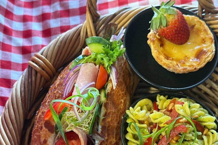 Picnic box to enjoy with your wine tasting 1