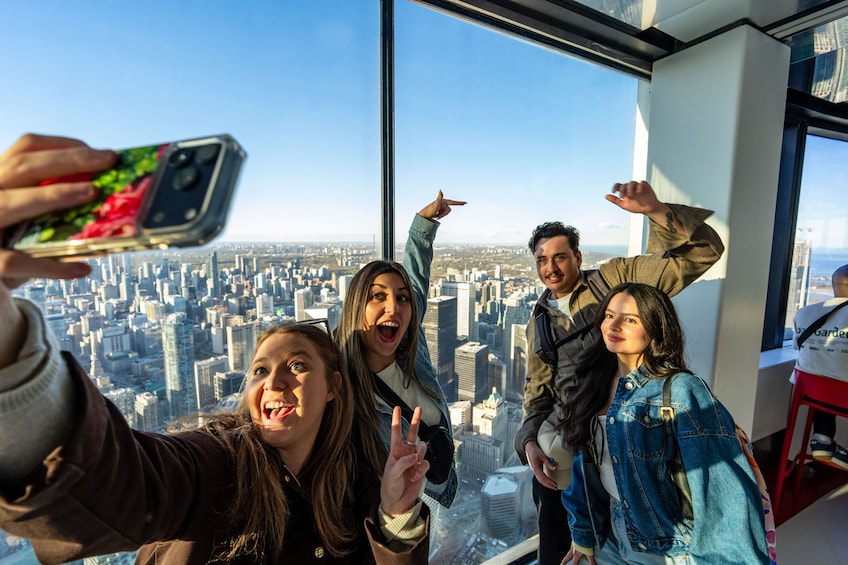 Scenic Toronto Night Tour + CN Tower 2