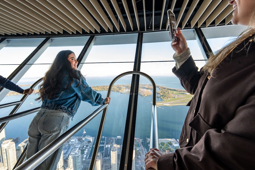 Scenic Toronto Night Tour + CN Tower 3