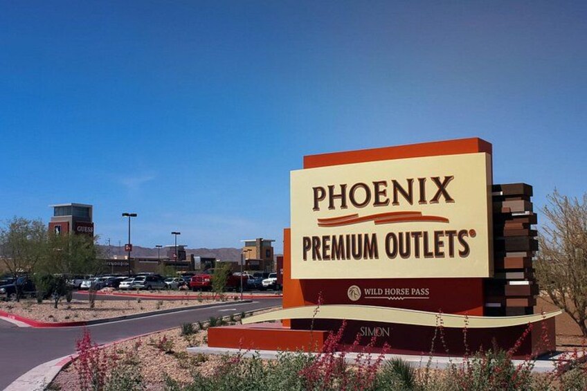 Private Shopping Tour from Phoenix to Phoenix Premium Outlets 1