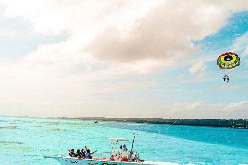 Parasailing on the sea of 7 colors of San Andres 4
