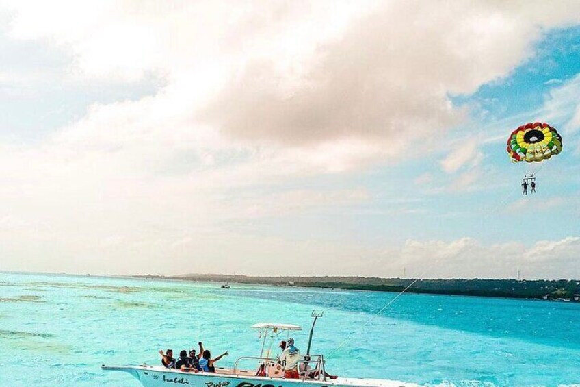 Parasailing on the sea of 7 colors of San Andres 4