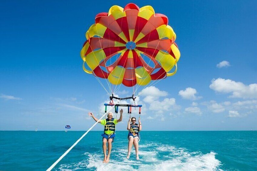 Parasailing on the sea of 7 colors of San Andres 1