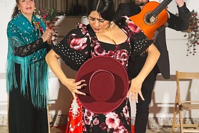 Tablao Sevilla Flamenco Only for 20 People 4
