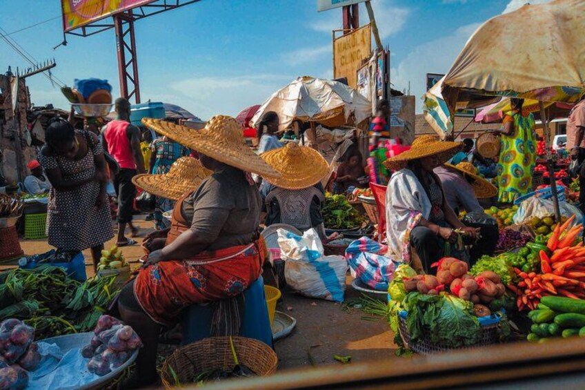 Private Makola Market & Art Centre Sightseeing & Shopping 2