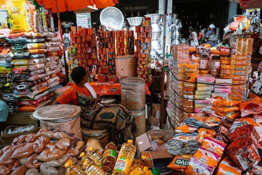Private Makola Market & Art Centre Sightseeing & Shopping 5