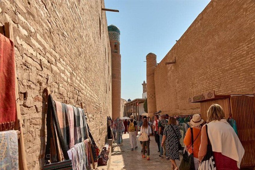 Happy tourists walk in Khiva 2