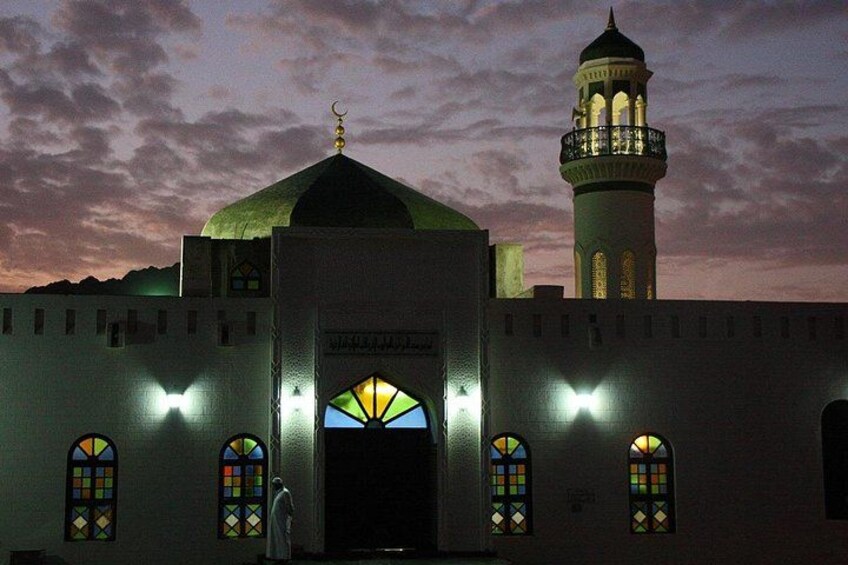 Hanging out at night with funny Omani friends for dinner 2