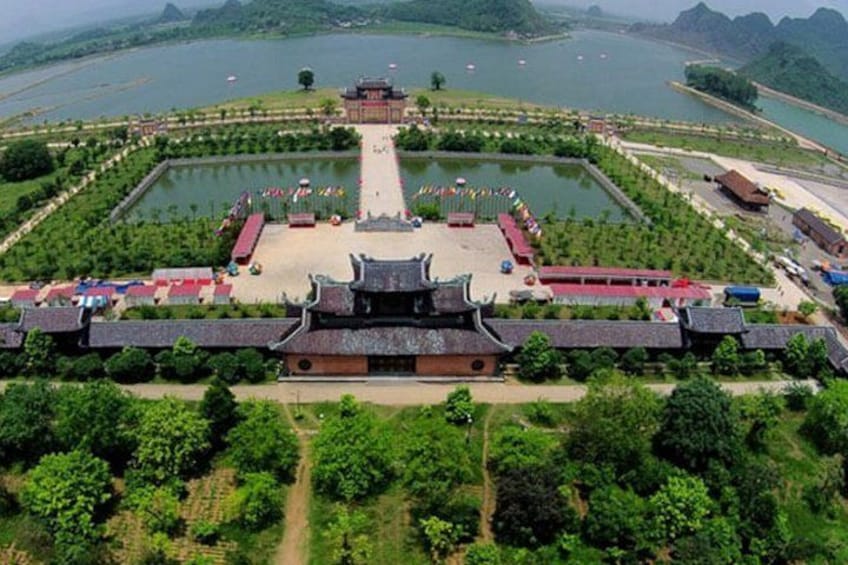 Fullday Ninh Binh Tour from Hanoi: Mua Caves, Hoa Lu, Trang An 3