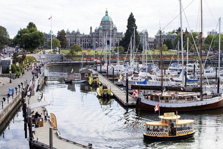 Experience Victoria and Butchart Gardens Premium Tour 2
