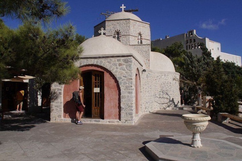Santorini Highlights Minibus Tour with Oia Sunset 4