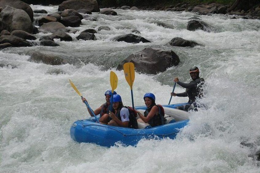 Costa Rica Pura Vida Rafting Sarapiqui River Class III-IV 5