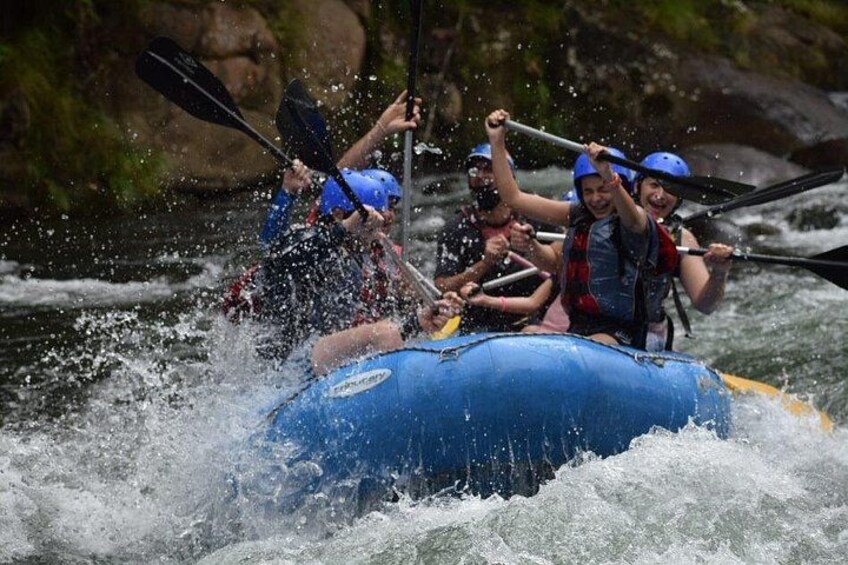 Costa Rica Pura Vida Rafting Sarapiqui River Class III-IV 3