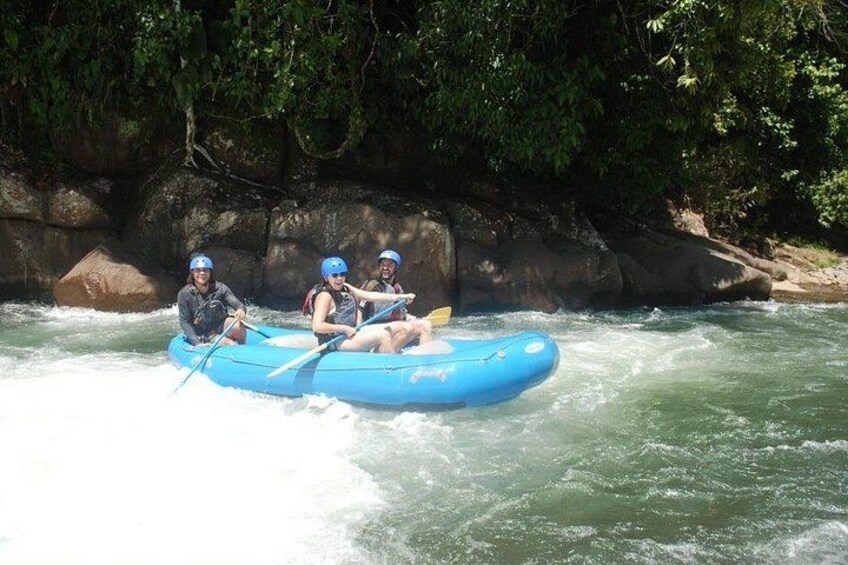Costa Rica Pura Vida Rafting Sarapiqui River Class III-IV 4
