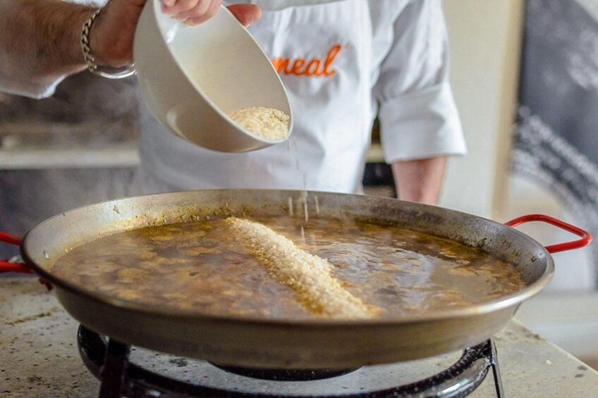 Mediterranean Paella Class in Tampa (Includes 4-Course Meal) 4