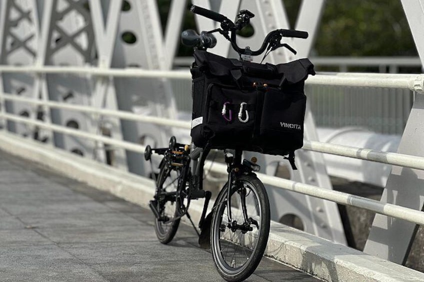 Singapore Cycling Tour - Rail Corridor, Civic District, & Food! 5