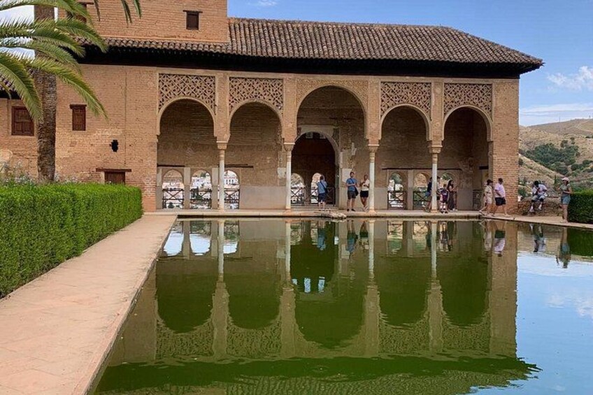 Discover Granada : Alhambra Tour or Free Time from Malaga 2