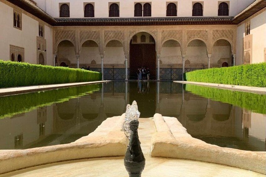 Discover Granada : Alhambra Tour or Free Time from Malaga 5