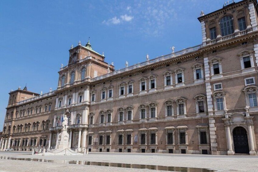 Modena Scavenger Hunt & Highlights Self-Guided Walking Tour 4