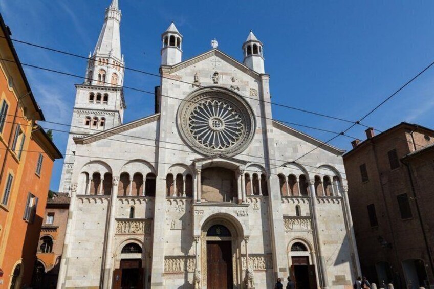 Modena Scavenger Hunt & Highlights Self-Guided Walking Tour 5