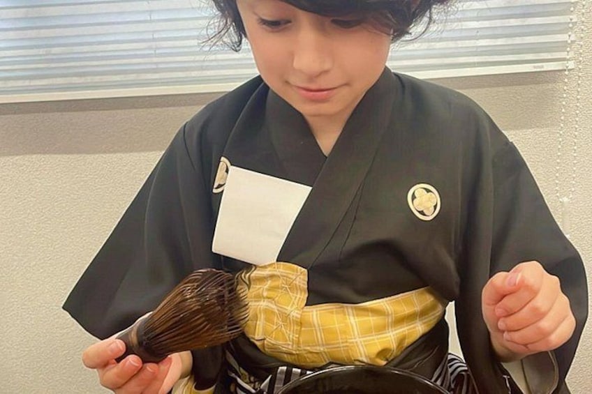 A boy experiencing Japanese tea culture in a traditional kimono. 2