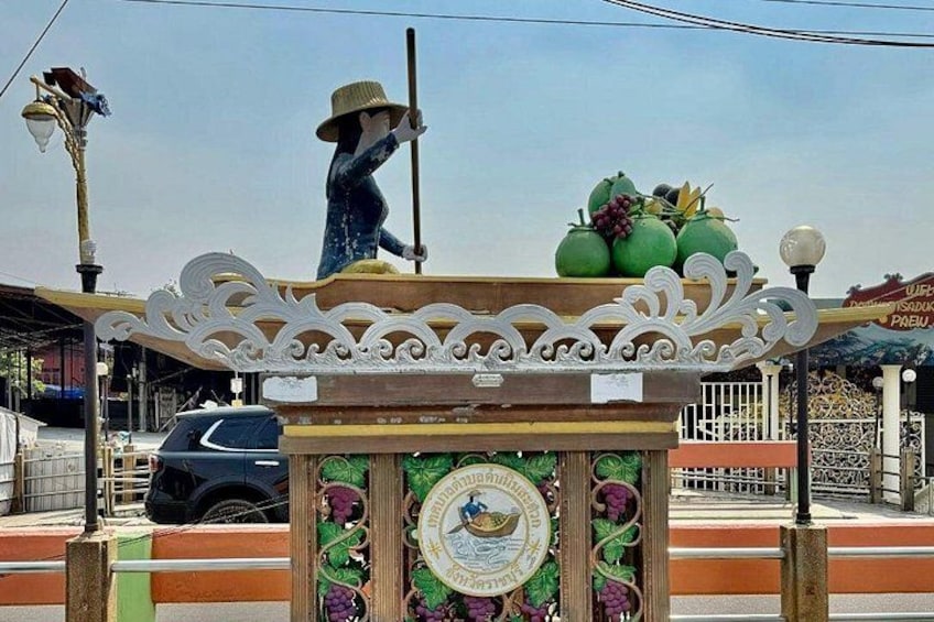 Bangkok: Floating Market and Train Market Experience 4