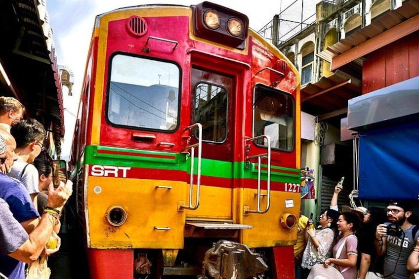 Bangkok: Floating Market and Train Market Experience 4