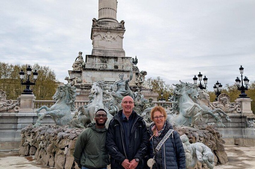 A monument with horse statues and a central pillar. 4
