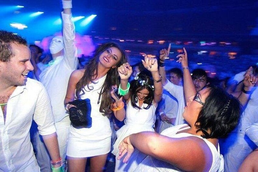 Fiesta Blanca Tour in San Andres with Buffet Dinner and Open Bar 2
