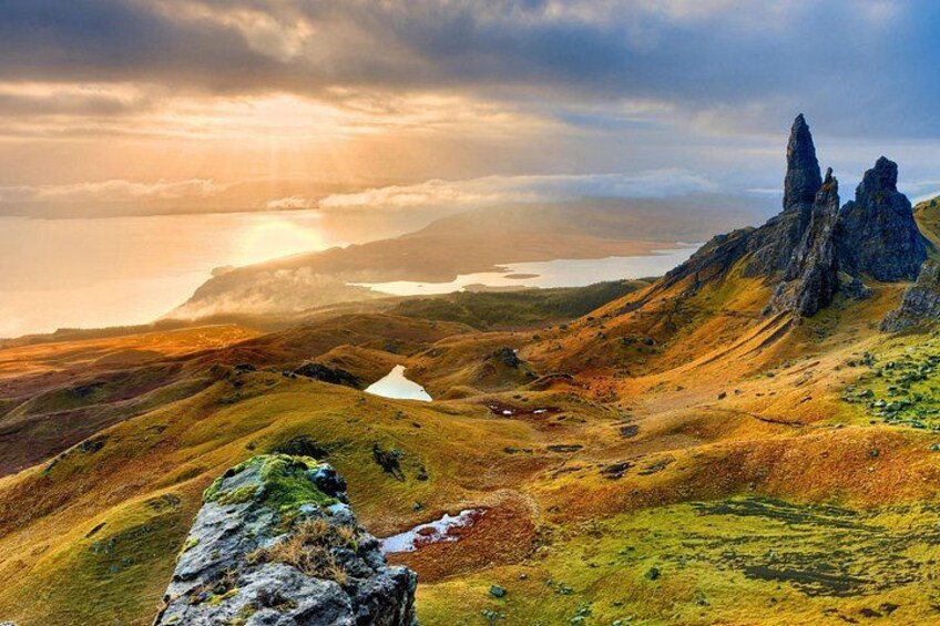 Three days, endless breathtaking views. Explore Scotland’s most iconic landscapes in a private Mercedes-Benz minivan, with a guide who knows every secret spot. 1