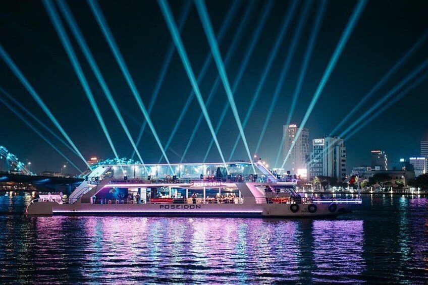 The poseidon cruise offers a splendid, light show in the middle of the Han River 5