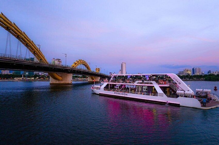 Da Nang: Poseidon Cruise with Dinner and Dragon Bridge Show 5