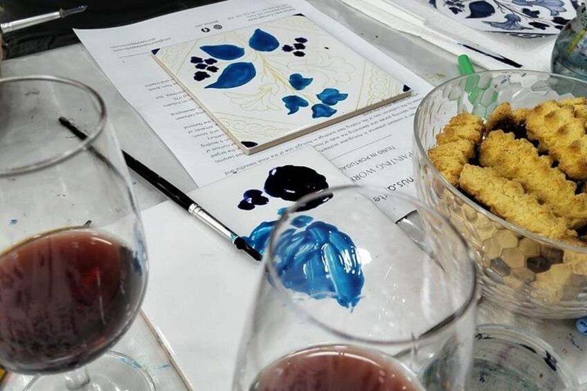 Downtown Porto Tile Painting Workshop with Porto Wine (Lapa) 2