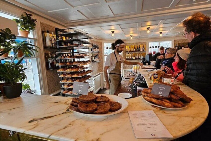 Reykjavík All In One Food Tour - Eat, Drink & Explore with Locals 2