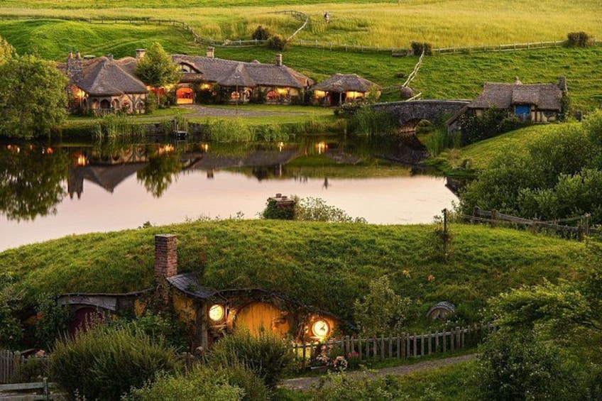 Hobbiton Movie Set Tour from Auckland – Private Ultra-Luxury 1