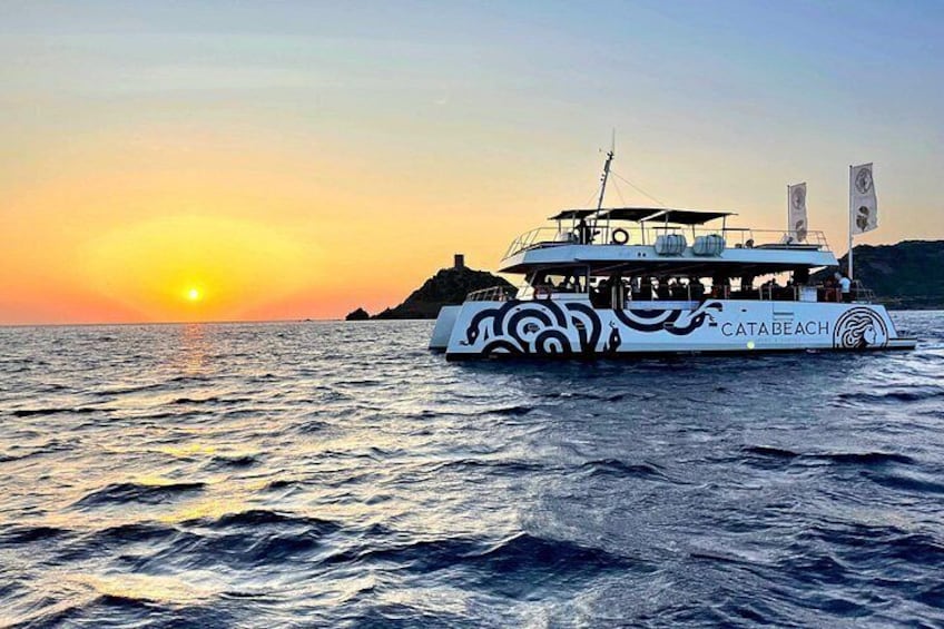 Catamaran Cruise - Bloodthirsty Islands Sunset 2