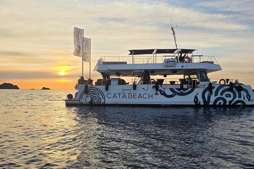 Catamaran Cruise - Bloodthirsty Islands Sunset 2