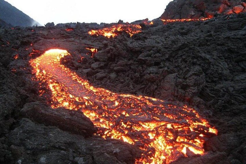 Un flujo de lava en un paisaje volcánico. 2